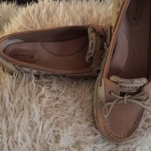 Sperry top sliders